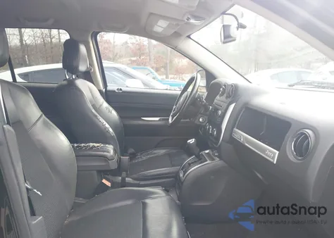 2015 Jeep Compass Latitude z USA, uszkodzony, nr VIN 1C4NJCEB8FD296529